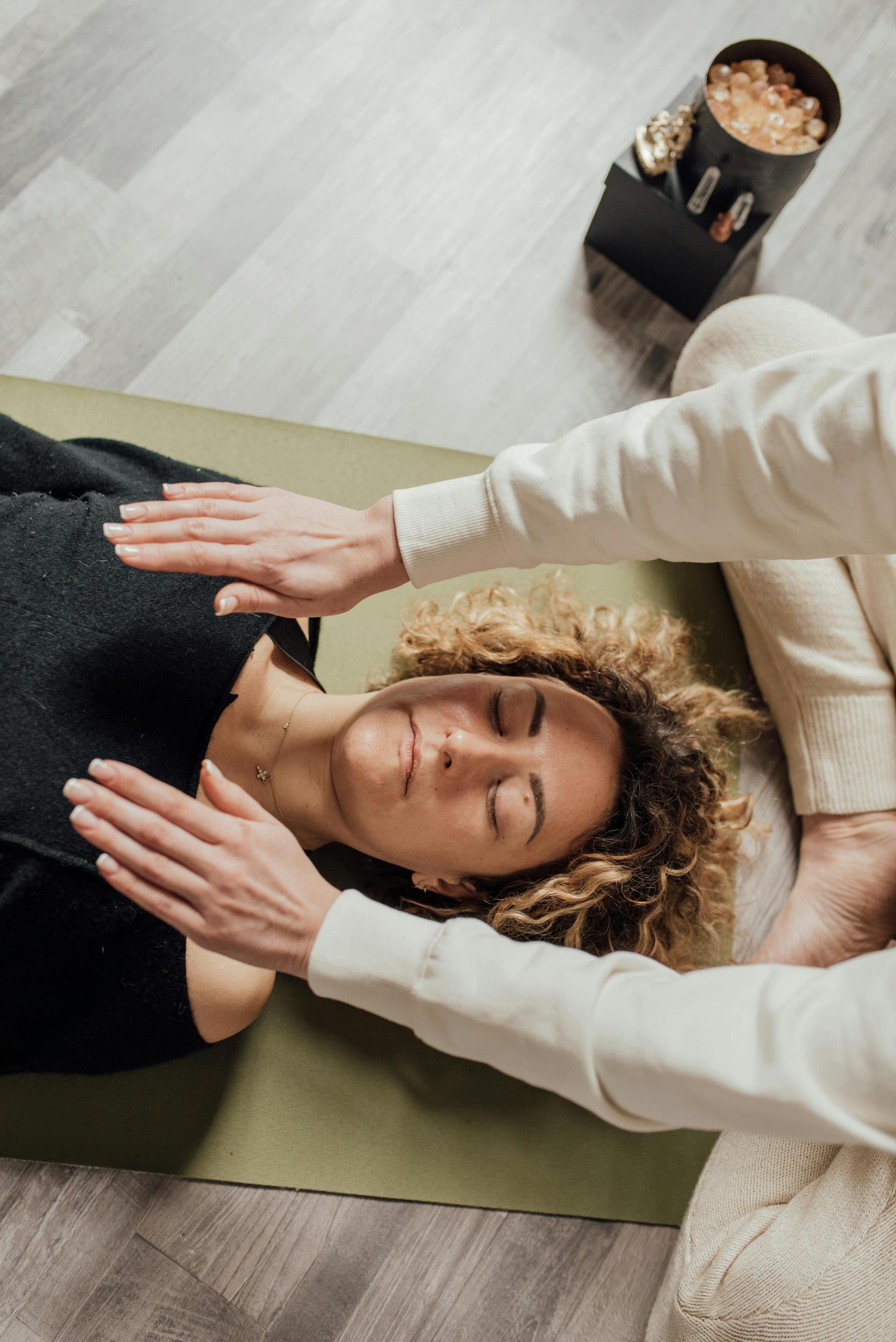 ¿Cómo se realiza una sesión de Reiki? ¿Hay contraindicaciones?